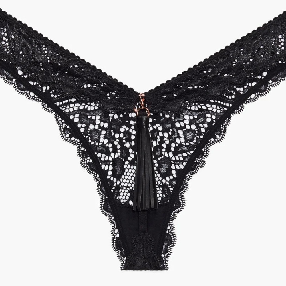 Savage X Fenty High-Leg Lace Thong